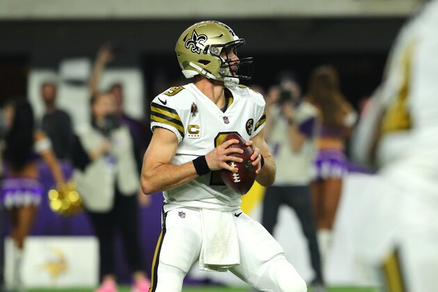 MINNEAPOLIS, MN - OCTOBER 28: Drew Brees #9 of the New Orleans Saints drops back to pass the ball in the first quarter of the game against the Minnesota Vikings at U.S. Bank Stadium on October 28, 2018 in Minneapolis, Minnesota. (Photo by Adam Bettcher/Getty Images)