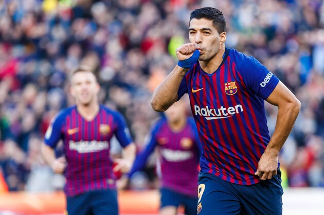 BARCELONA, SPAIN - OCTOBER 28: Luis Suarez of Barcelona celebrates after scoring his team`s second goal during the La Liga match between FC Barcelona and Real Madrid CF at Camp Nou on October 28, 2018 in Barcelona, Spain. (Photo by TF-Images/Getty Images)