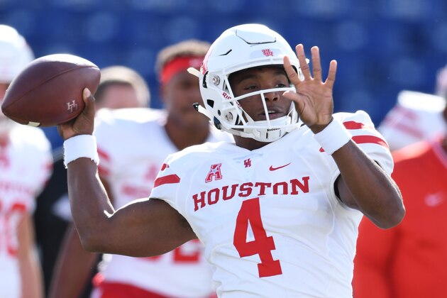 ANNAPOLIS, MD - OCTOBER 20:  D'Eriq King #4 of the Houston Cougars warms up before a college football game against the Navy Midshipmen at Navy-Marine Corps Memorial Stadium on October 20, 2018 in Annapolis, Maryland.  (Photo by Mitchell Layton/Getty Images)