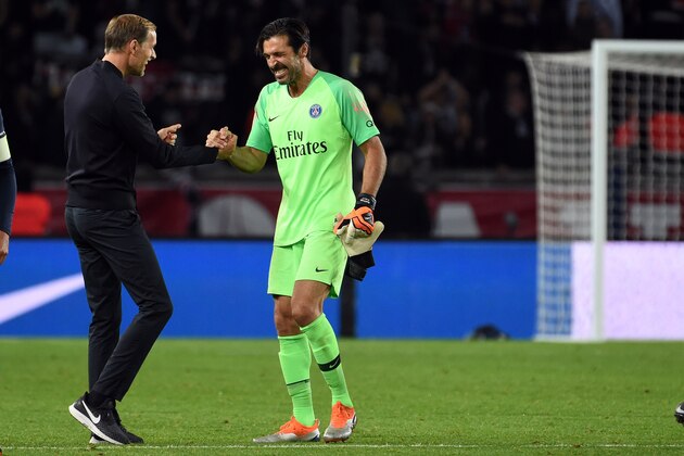 PARIS, FRANCE - OCTOBER 07:  Thomas Tuchel head coach of Paris Saint-Germain and the goalkeeper Gianluigi Buffon during the Ligue 1 match between Paris Saint Germain and Lyon at Parc des Princes on October 7, 2018 in Paris, France.  (Photo by Frederic Stevens/Getty Images)