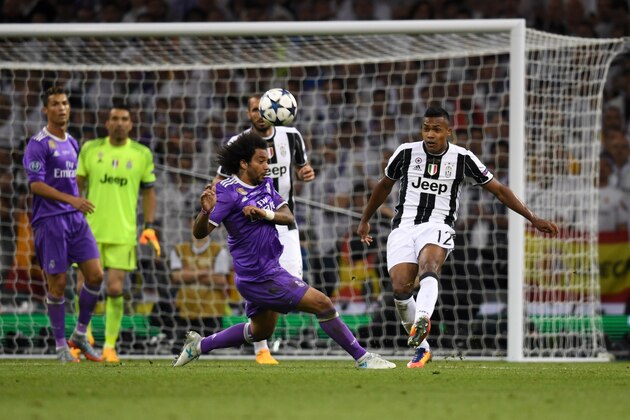 CARDIFF, WALES - JUNE 03: Alex Sandro of Juventus and Marcelo of Real Madrid compete for the ball during the UEFA Champions League final match between Juventus and Real Madrid at National Stadium of Wales on June 3, 2017 in Cardiff, Wales. (Photo by Etsuo Hara/Getty Images)