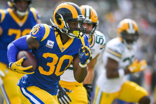 LOS ANGELES, CA - OCTOBER 28: Running back Todd Gurley #30 of the Los Angeles Rams runs the ball in the first quarter against the Green Bay Packers at Los Angeles Memorial Coliseum on October 28, 2018 in Los Angeles, California. (Photo by John McCoy/Getty Images)