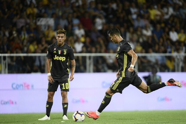Juventus' Portuguese forward Cristiano Ronaldo plays a free kick during the Italian Serie A football match between Frosinone and Juventus Turin on September 23, 2018 at the Benito-Stirpe Stadium in Frosinone. (Photo by Filippo MONTEFORTE / AFP)        (Photo credit should read FILIPPO MONTEFORTE/AFP/Getty Images)