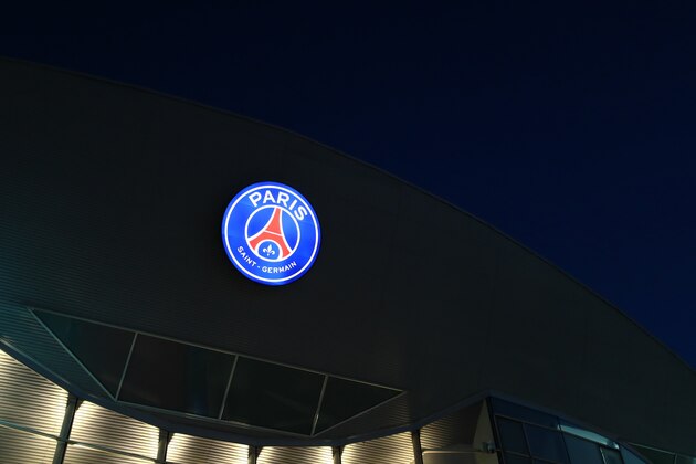 PARIS, FRANCE - NOVEMBER 22: General view of the PSG club badge before the UEFA Champions League group B match between Paris Saint-Germain and Celtic FC at Parc des Princes on November 22, 2017 in Paris, France. (Photo by Catherine Ivill/Getty Images)