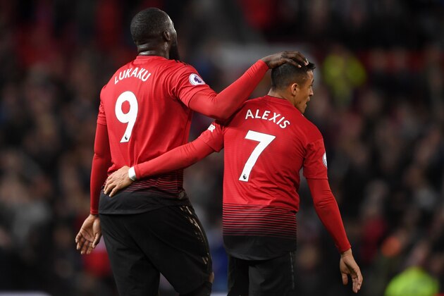 MANCHESTER, ENGLAND - OCTOBER 06:  Romelu Lukaku and Alexis Sanchez of Manchester United celebrate following their sides victory in the Premier League match between Manchester United and Newcastle United at Old Trafford on October 6, 2018 in Manchester, United Kingdom.  (Photo by Laurence Griffiths/Getty Images)