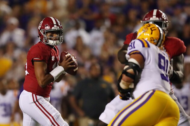 BATON ROUGE, LOUISIANA - NOVEMBER 03: Tua Tagovailoa #13 of the Alabama Crimson Tide looks to pass against the LSU Tigers in the first quarter of their game at Tiger Stadium on November 03, 2018 in Baton Rouge, Louisiana. (Photo by Gregory Shamus/Getty Images)