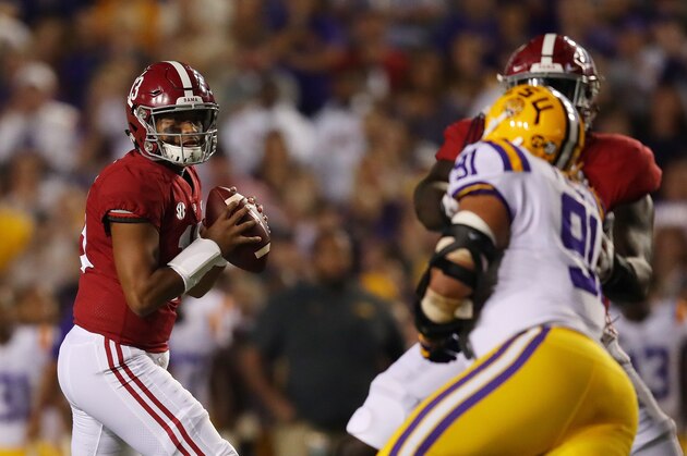 BATON ROUGE, LOUISIANA - NOVEMBER 03: Tua Tagovailoa #13 of the Alabama Crimson Tide looks to pass against the LSU Tigers in the first quarter of their game at Tiger Stadium on November 03, 2018 in Baton Rouge, Louisiana. (Photo by Gregory Shamus/Getty Images)