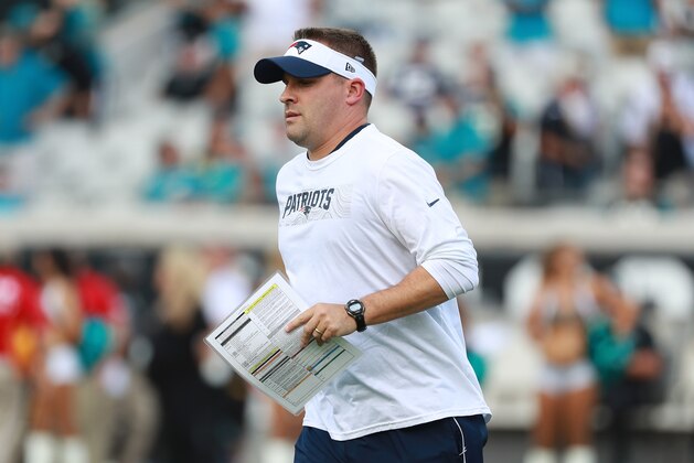 JACKSONVILLE, FL - SEPTEMBER 16: New England Patriots offensive coordinator Josh McDaniels walks to the field before their game against the Jacksonville Jaguars at TIAA Bank Field on September 16, 2018 in Jacksonville, Florida. (Photo by Scott Halleran/Getty Images) JACKSONVILLE, FL - SEPTEMBER 16: New England Patriots offensive coordinator Josh McDaniels walks to the field before their game against the Jacksonville Jaguars at TIAA Bank Field on September 16, 2018 in Jacksonville, Florida. (Photo by Scott Halleran/Getty Images)