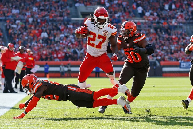 CLEVELAND, OH - NOVEMBER 04:  Kareem Hunt #27 of the Kansas City Chiefs avoids a tackle by Jabrill Peppers #22 of the Cleveland Browns during the second quarter at FirstEnergy Stadium on November 4, 2018 in Cleveland, Ohio. (Photo by Kirk Irwin/Getty Images)