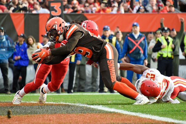 CLEVELAND, OH - NOVEMBER 04:  Duke Johnson #29 of the Cleveland Browns dives for a touchdown in front of Kendall Fuller #23 of the Kansas City Chiefs during the fourth quarter at FirstEnergy Stadium on November 4, 2018 in Cleveland, Ohio. Kansas City won the game 37-21. (Photo by Jason Miller/Getty Images)