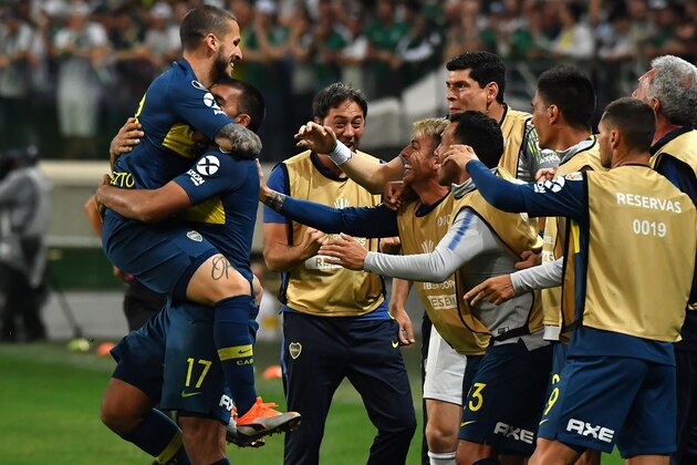 Dario Benedetto (L) of Argentina's Boca Juniors, celebrates his goal scored against Brazil's Palmeiras, during their 2018 Copa Libertadores semifinal football match held at Allianz Parque stadium, in Sao Paulo, Brazil, on October 31, 2018. (Photo by NELSON ALMEIDA / AFP)        (Photo credit should read NELSON ALMEIDA/AFP/Getty Images)