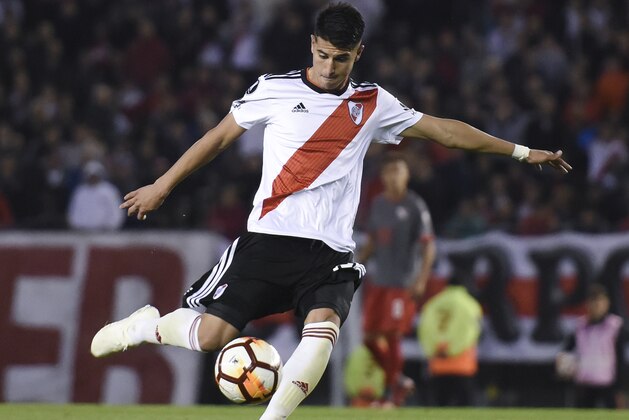 BUENOS AIRES, ARGENTINA - OCTOBER 02: Exequiel Palacios of River Plate drives the ball during a quarter final second leg match of Copa CONMEBOL Libertadores 2018 between River Plate and Independiente at Estadio Monumental Antonio Vespucio Liberti on October 2, 2018 in Buenos Aires, Argentina. (Photo by Marcelo Endelli/Getty Images)