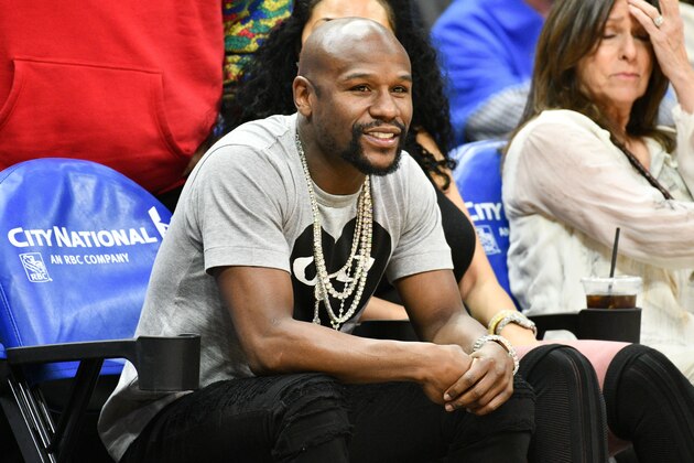LOS ANGELES, CA - OCTOBER 17:  Floyd Mayweather Jr. attends a basketball game between the Los Angeles Clippers and the Denver Nuggets at Staples Center on October 17, 2018 in Los Angeles, California.  (Photo by Allen Berezovsky/Getty Images)