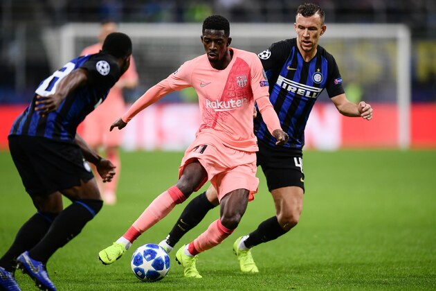 Barcelona's French forward Ousmane Dembele (C) challenges Inter Milan's Ghanaian midfielder Kwadwo Asamoah (L) and Inter Milan's Croatian midfielder Ivan Perisic during the UEFA Champions League group B football match Inter Milan vs Barcelona on November 6, 2018 at San Siro stadium in Milan. (Photo by Marco BERTORELLO / AFP)        (Photo credit should read MARCO BERTORELLO/AFP/Getty Images)