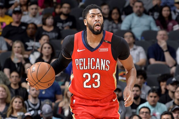 SAN ANTONIO, TX - NOVEMBER 3: Anthony Davis #23 of the New Orleans Pelicans handles the ball against the San Antonio Spurs on November 3, 2018 at the AT&T Center in San Antonio, Texas. NOTE TO USER: User expressly acknowledges and agrees that, by downloading and or using this photograph, user is consenting to the terms and conditions of the Getty Images License Agreement. Mandatory Copyright Notice: Copyright 2018 NBAE (Photos by Mark Sobhani/NBAE via Getty Images)