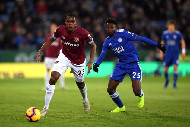 LEICESTER, ENGLAND - OCTOBER 27:  Issa Diop of West Ham United runs with the ball under pressure from Onyinye Wilfred Ndidi of Leicester City during the Premier League match between Leicester City and West Ham United at The King Power Stadium on October 27, 2018 in Leicester, United Kingdom.  (Photo by Shaun Botterill/Getty Images)