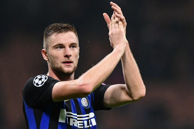 Inter Milan's Slovak defender Milan Skriniar acknowledges the public at the end of the UEFA Champions League group B football match Inter Milan vs Barcelona on November 6, 2018 at San Siro stadium in Milan. (Photo by Miguel MEDINA / AFP)        (Photo credit should read MIGUEL MEDINA/AFP/Getty Images)