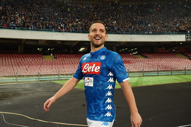 NAPLES, ITALY - NOVEMBER 02: Dries Mertens of SSC Napoli celebrates after scoring the 5-1 goal during the Serie A match between SSC Napoli and Empoli at Stadio San Paolo on November 2, 2018 in Naples, Italy. (Photo by Francesco Pecoraro/Getty Images) NAPLES, ITALY - NOVEMBER 02: Dries Mertens of SSC Napoli celebrates after scoring the 5-1 goal during the Serie A match between SSC Napoli and Empoli at Stadio San Paolo on November 2, 2018 in Naples, Italy. (Photo by Francesco Pecoraro/Getty Images)