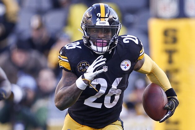 Pittsburgh Steelers running back Le'Veon Bell (26) plays in an NFL football game against the Jacksonville Jaguars, Sunday, Jan. 14, 2018, in Pittsburgh. (AP Photo/Keith Srakocic)