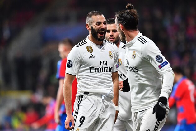 Real Madrid's French forward Karim Benzema celebrates with teammates after scoring during the UEFA Champions League group G football match Viktoria Plzen v Real Madrid in Plzen, Czech Republic on November 7, 2018. (Photo by JOE KLAMAR / AFP)        (Photo credit should read JOE KLAMAR/AFP/Getty Images)