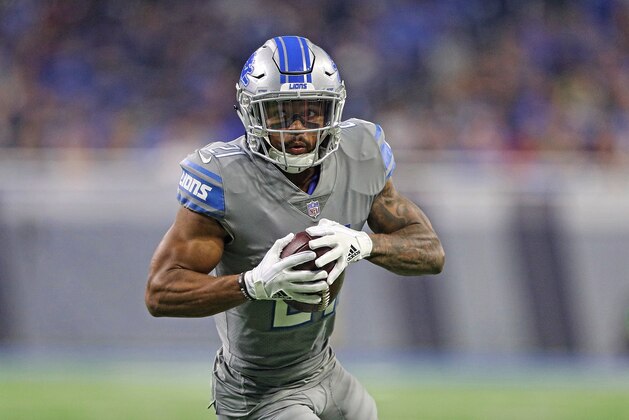 DETROIT, MI - DECEMBER 16: Ameer Abdullah #21 of the Detroit Lions runs for a first down during the fourth quarter of the game against the Chicago Bears at Ford Field on December 16, 2017 in Detroit, Michigan. Detroit defeated Chicago 20-10. (Photo by Leon Halip/Getty Images)