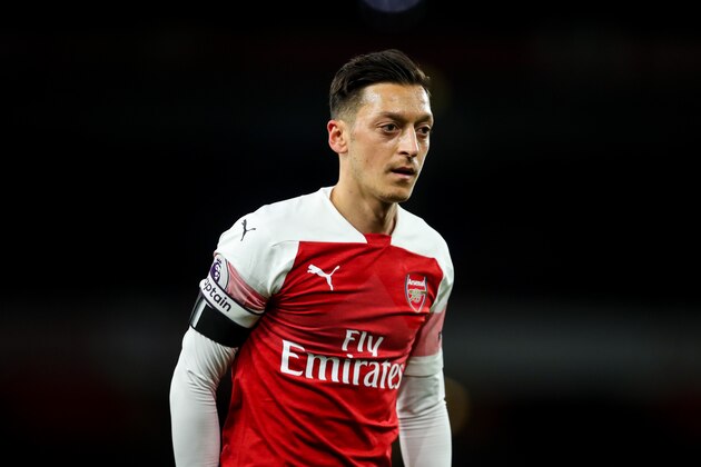 LONDON, ENGLAND - NOVEMBER 03: Mesut Ozil of Arsenal during the Premier League match between Arsenal FC and Liverpool FC at Emirates Stadium on November 3, 2018 in London, United Kingdom. (Photo by Robbie Jay Barratt - AMA/Getty Images)