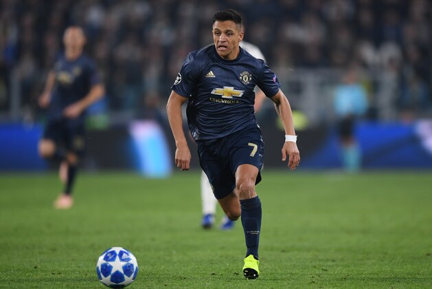 TURIN, ITALY - NOVEMBER 07:  Alexis Sanchez of Manchester United breaks with the ball during the UEFA Champions League Group H match between Juventus and Manchester United at  Allianz Stadium on November 07, 2018 in Turin, Italy. (Photo by Shaun Botterill/Getty Images)