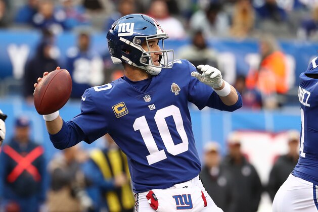 EAST RUTHERFORD, NJ - OCTOBER 28:  Eli Manning #10 of the New York Giants in action against the Washington Redskins during their game at MetLife Stadium on October 28, 2018 in East Rutherford, New Jersey.  (Photo by Al Bello/Getty Images)