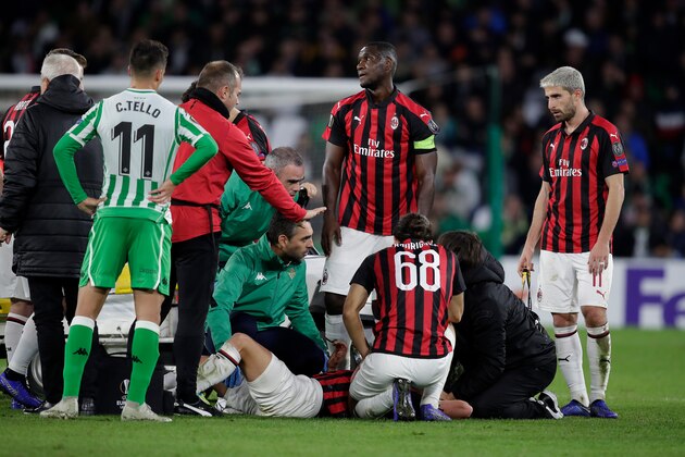 SEVILLA, SPAIN - NOVEMBER 8: Mateo Musacchio of AC Milan during the UEFA Europa League   match between Real Betis Sevilla v AC Milan at the Estadio Benito Villamarin on November 8, 2018 in Sevilla Spain (Photo by David S Bustamante/Soccrates/Getty Images)