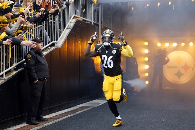 Pittsburgh Steelers running back Le'Veon Bell takes the field before their NFL football game against the New England Patriots at Heinz Field in Pittsburgh Sunday, Dec. 17, 2017. (Winslow Townson/AP Images for Panini)