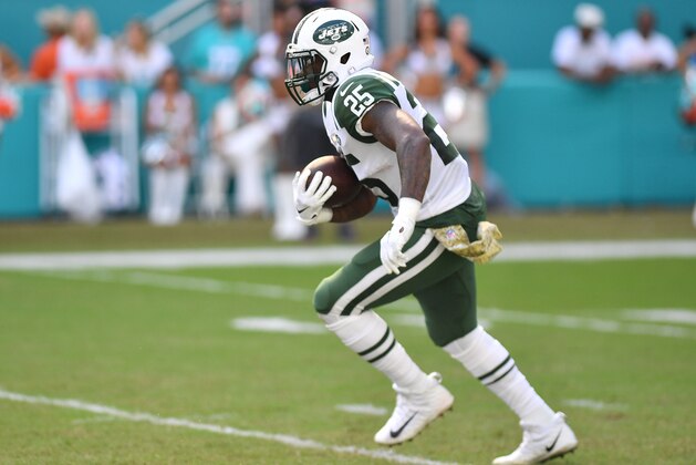MIAMI, FL - NOVEMBER 04: Elijah McGuire #25 of the New York Jets runs with the ball against the Miami Dolphins at Hard Rock Stadium on November 4, 2018 in Miami, Florida. (Photo by Mark Brown/Getty Images)