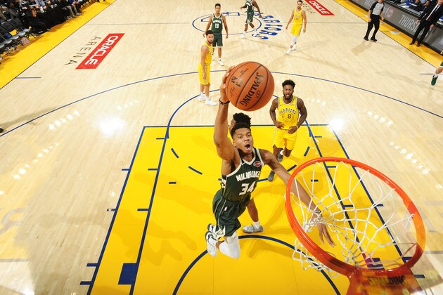 OAKLAND, CA - NOVEMBER 8: Giannis Antetokounmpo #34 of the Milwaukee Bucks dunks the ball against the Golden State Warriors on November 8, 2018 at ORACLE Arena in Oakland, California. NOTE TO USER: User expressly acknowledges and agrees that, by downloading and or using this photograph, user is consenting to the terms and conditions of Getty Images License Agreement. Mandatory Copyright Notice: Copyright 2018 NBAE (Photo by Noah Graham/NBAE via Getty Images)
