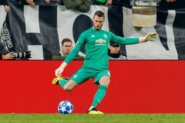 TURIN, ITALY - NOVEMBER 07: goalkeeper David de Gea of Manchester United controls the ball during the Group H match of the UEFA Champions League between Juventus and Manchester United at  on November 7, 2018 in Turin, Italy. (Photo by TF-Images/Getty Images)