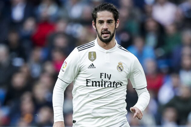 MADRID, SPAIN - NOVEMBER 3: Isco of Real Madrid during the La Liga Santander  match between Real Madrid v Real Valladolid at the Santiago Bernabeu on November 3, 2018 in Madrid Spain (Photo by David S. Bustamante/Soccrates/Getty Images)