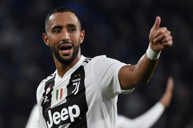 TURIN, ITALY - NOVEMBER 03:  Medhi Benatia of Juvetus gestures during the Serie A match between Juventus and Cagliari on November 3, 2018 in Turin, Italy.  (Photo by Pier Marco Tacca/Getty Images)