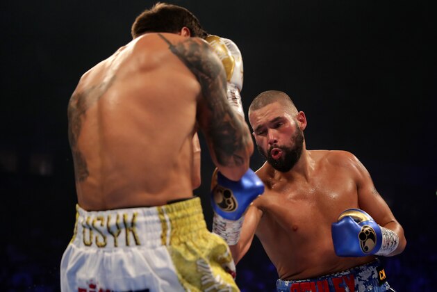 MANCHESTER, ENGLAND - NOVEMBER 10:  Tony Bellew of England punches Oleksandr Usyk of Ukraine during the WBC, WBA, WBO, IBF & Ring Magazine World Cruiserweight Title Fight between Oleksandr Usyk and Tony Bellew during the WBC, WBA, WBO, IBF & Ring Magazine World Cruiserweight Title Fight between Oleksandr Usyk and Tony Bellew at Manchester Arena on November 10, 2018 in Manchester, England.  (Photo by Richard Heathcote/Getty Images)