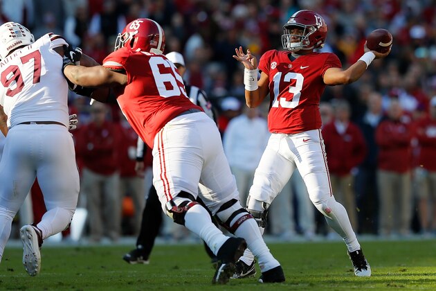 TUSCALOOSA, AL - NOVEMBER 10:  Tua Tagovailoa #13 of the Alabama Crimson Tide looks to pass against the Mississippi State Bulldogs at Bryant-Denny Stadium on November 10, 2018 in Tuscaloosa, Alabama.  (Photo by Kevin C. Cox/Getty Images)
