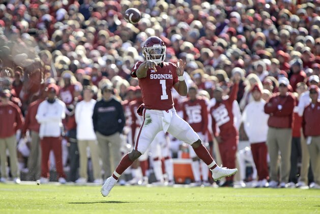 NORMAN, OK - NOVEMBER 10: Quarterback Kyler Murray #1 of the Oklahoma Sooners throws against the Oklahoma State Cowboys at Gaylord Family Oklahoma Memorial Stadium on November 10, 2018 in Norman, Oklahoma. (Photo by Brett Deering/Getty Images)