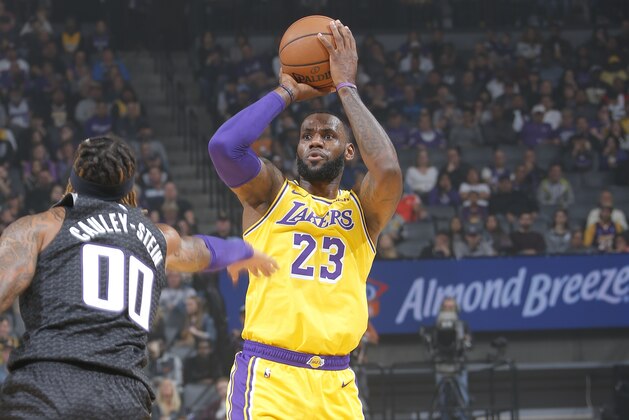 SACRAMENTO, CA - NOVEMBER 10:  LeBron James #23 of the Los Angeles Lakers shoots the ball during the game against the Sacramento Kings on November 10, 2018 at Golden 1 Center in Sacramento, California. NOTE TO USER: User expressly acknowledges and agrees that, by downloading and or using this Photograph, user is consenting to the terms and conditions of the Getty Images License Agreement. Mandatory Copyright Notice: Copyright 2018 NBAE (Photo by Rocky Widner/NBAE via Getty Images)