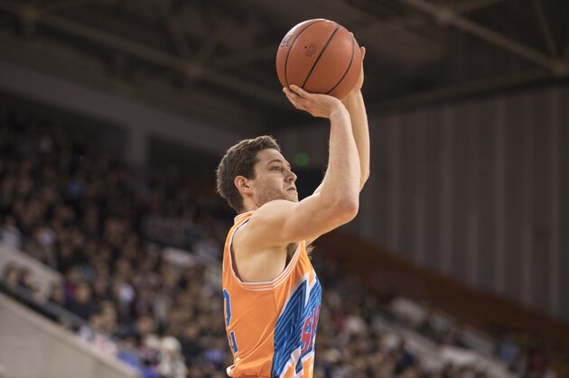 BEIJING, CHINA - JANUARY 06:  Jimmer Fredette #32 of Shanghai Bilibili in action during the 2017/2018 CBA League match between Beijing Begcl and Shanghai Bilibili at Beijing Olympic Sports Center on January 6, 2018 in Beijing, China.  (Photo by XIN LI/Getty Images)