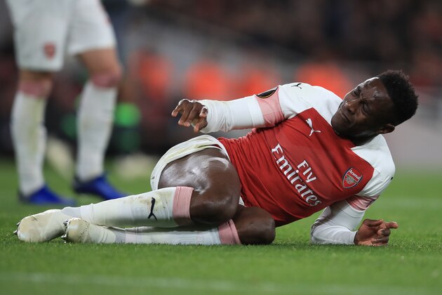 LONDON, ENGLAND - NOVEMBER 08: Danny Welbeck of Arsenal reacts after picking up an injury during the UEFA Europa League Group E match between Arsenal and Sporting CP at Emirates Stadium on November 8, 2018 in London, United Kingdom. (Photo by Marc Atkins/Getty Images)