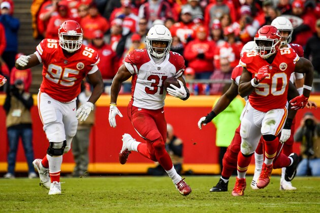 KANSAS CITY, MO - NOVEMBER 11: David Johnson #31 of the Arizona Cardinals carries the ball on a rush during the second half of the game against the Kansas City Chiefs at Arrowhead Stadium on November 11, 2018 in Kansas City, Missouri. (Photo by Peter Aiken/Getty Images)