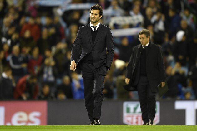 VIGO, SPAIN - NOVEMBER 11: Head coach  Santiago Solari of Real Madrid during the La Liga match between RC Celta de Vigo and Real Madrid CF at Abanca-Balaidos on November 11, 2018 in Vigo, Spain. (Photo by Octavio Passos/Getty Images)