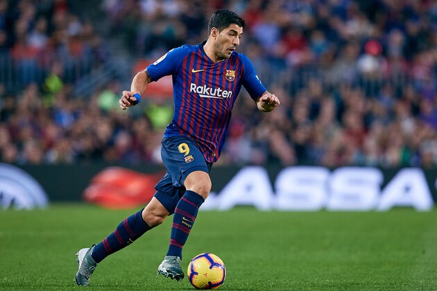 BARCELONA, SPAIN - NOVEMBER 11: Luis Suarez of FC Barcelona in action during the La Liga match between FC Barcelona and Real Betis Balompie at Camp Nou on November 11, 2018 in Barcelona, Spain. (Photo by David Aliaga/MB Media/Getty Images)