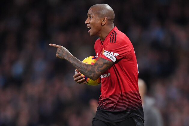 MANCHESTER, ENGLAND - NOVEMBER 11: Ashley Young of Manchester United argues his point during the Premier League match between Manchester City and Manchester United at Etihad Stadium on November 11, 2018 in Manchester, United Kingdom. (Photo by Laurence Griffiths/Getty Images)