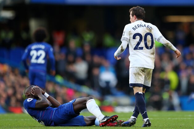 LONDON, ENGLAND - NOVEMBER 11: Antonio Ruediger of Chelsea clutches his face after a clash with Bernard of Everton during the Premier League match between Chelsea FC and Everton FC at Stamford Bridge on November 11, 2018 in London, United Kingdom. (Photo by Catherine Ivill/Getty Images) LONDON, ENGLAND - NOVEMBER 11: Antonio Ruediger of Chelsea clutches his face after a clash with Bernard of Everton during the Premier League match between Chelsea FC and Everton FC at Stamford Bridge on November 11, 2018 in London, United Kingdom. (Photo by Catherine Ivill/Getty Images)