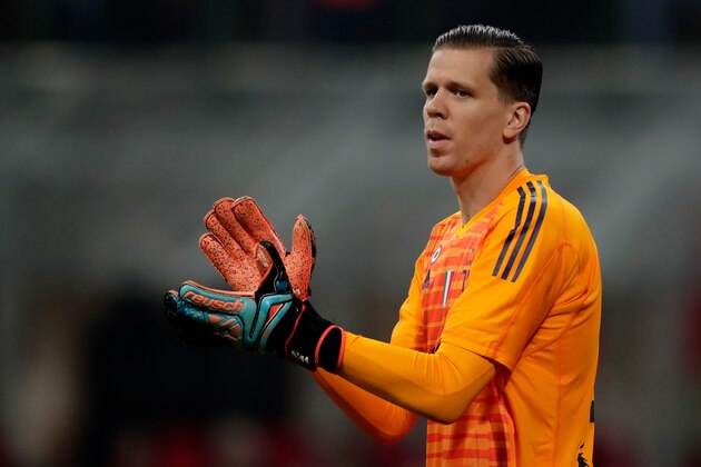 MILAN, ITALY - NOVEMBER 11: Wojciech Szczesny of Juventus during the Italian Serie A   match between AC Milan v Juventus at the San Siro on November 11, 2018 in Milan Italy (Photo by Jeroen Meuwsen/Soccrates /Getty Images)