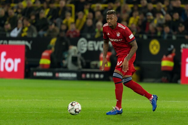 DORTMUND, GERMANY - NOVEMBER 10: Jerome Boateng of Bayern Muenchen controls the ball during the Bundesliga match between Borussia Dortmund and FC Bayern Muenchen at Signal Iduna Park on November 10, 2018 in Dortmund, Germany. (Photo by TF-Images/Getty Images)