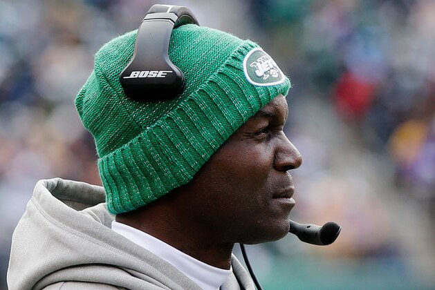EAST RUTHERFORD, NJ - OCTOBER 21:  (NEW YORK DAILIES OUT)    Head coach Todd Bowles of the New York Jets in action against the Minnesota Vikings on October 21, 2018 at MetLife Stadium in East Rutherford, New Jersey. The Vikings defeated the Jets 37-17.  (Photo by Jim McIsaac/Getty Images)