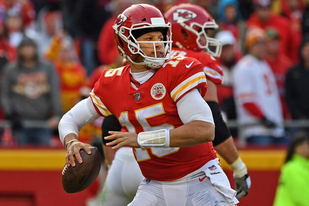KANSAS CITY, MO - NOVEMBER 11:  Quarterback Patrick Mahomes #15 of the Kansas City Chiefs drops back to pass against the Arizona Cardinals during the second half on November 11, 2018 at Arrowhead Stadium in Kansas City, Missouri.  (Photo by Peter G. Aiken/Getty Images)